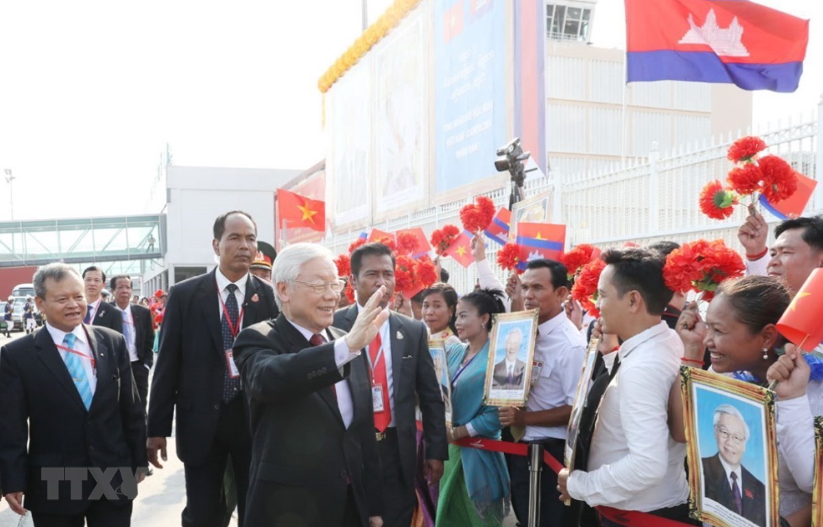Lễ đón Tổng Bí thư, Chủ tịch nước Nguyễn Phú Trọng tại Sân bay quốc tế Pochentong ở Thủ đô Phnom Penh. (Ảnh: Trí Dũng/TTXVN)