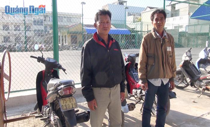 Bài, ảnh: Thành Sự    Hai đối tượng Võ Vàng và Phạm Đình Hiếu bị công an bắt giữ vì hành vi trộm cắp xe máy.