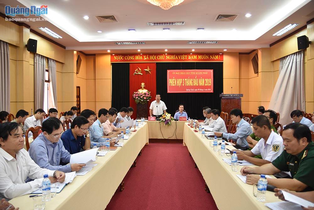 Phó Chủ tịch Thường trực UBND tỉnh Nguyễn Tăng Bính phát biểu chỉ đạo tại cuộc họp