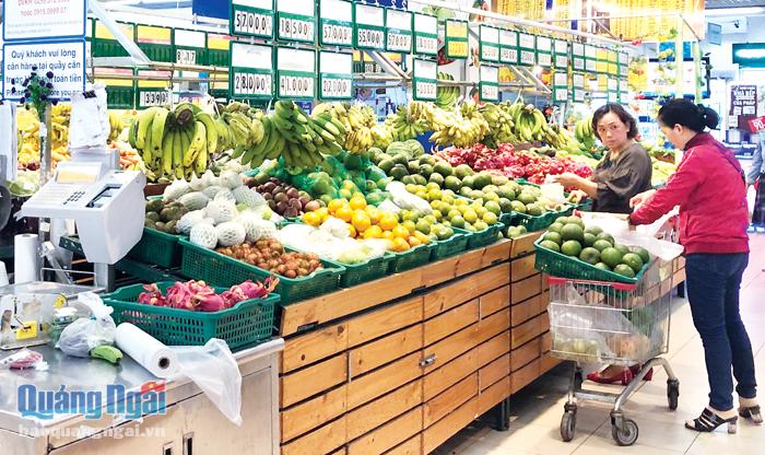  Hiện tại, Co.op Mart Quảng Ngãi vẫn chưa tăng giá bán các mặt hàng trong siêu thị.