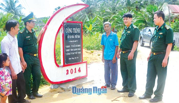 Đoạn đường giao thông nông thôn thôn Vĩnh Tuy, xã Phổ Châu (Đức Phổ), do Đồn Biên phòng Sa Huỳnh tham gia đóng góp xây dựng.