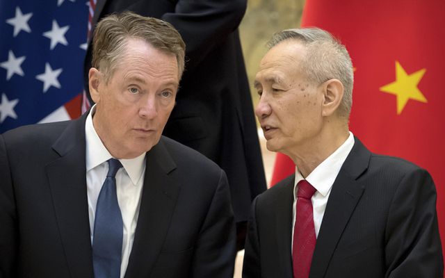 Phó Thủ tướng Trung Quốc Lưu Hạc và Đại diện thương mại Mỹ Robert Lighthizer (Ảnh: Reuters)