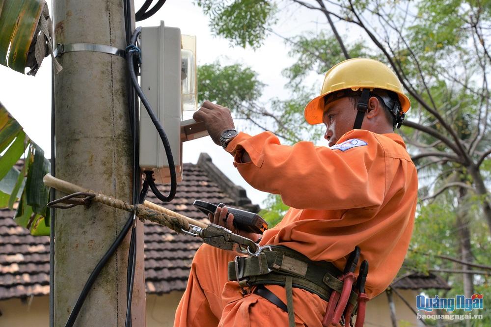 Đến nay, ngành điện đã tiếp nhận lưới điện hạ áp nông thôn ở 54 xã thuộc 5 huyện trên địa bàn tỉnh
