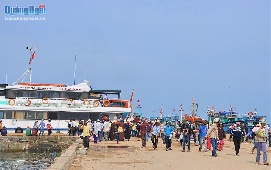 Trong hơn 6 tháng đầu năm 2019, đã có 140 nghìn du khách đến với huyện đảo Lý Sơn