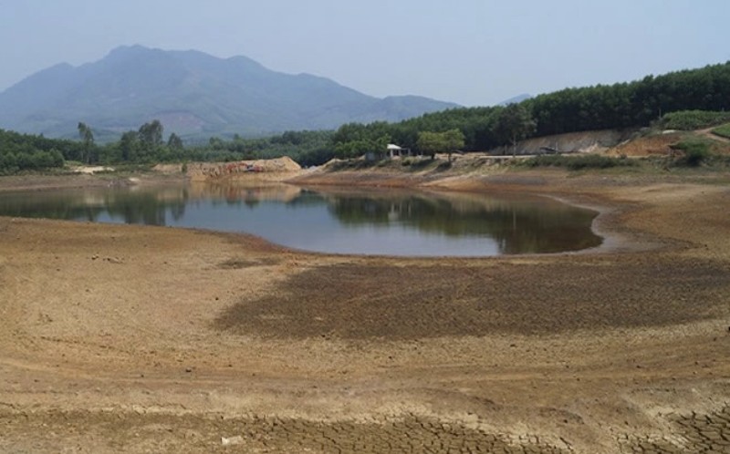 Hàng loạt hồ chứa nước trên địa bàn tỉnh đang dần kiệt nước vì nắng hạn (ảnh minh họa)