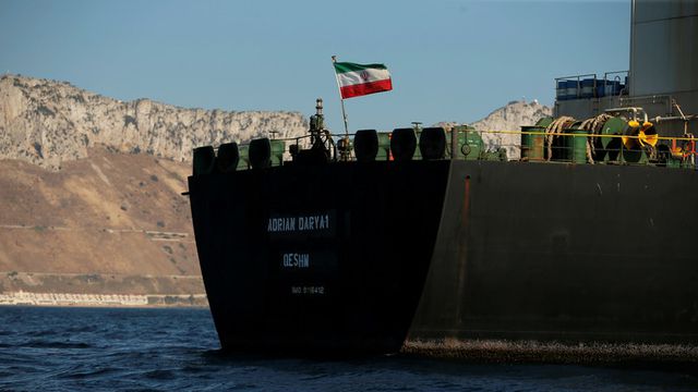 Siêu tàu chở dầu Adrian Darya 1 mang cờ Iran (Ảnh: Reuters)