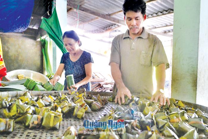 Những chiếc bánh ít ở cơ sở sản xuất của anh Nguyễn Duy Ly, thôn Quang Mỹ, xã Tịnh Hòa (TP.Quảng Ngãi) được nhiều người ưa chuộng.