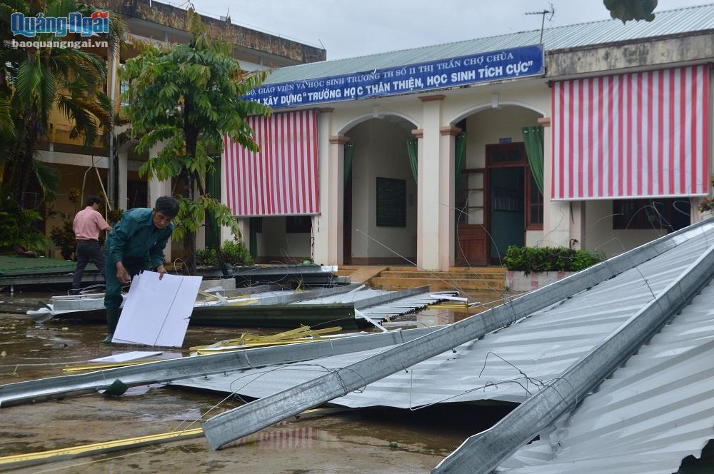 Trường Tiểu học số II Thị trấn Nghĩa Hành bì càng quét sau bão số 5