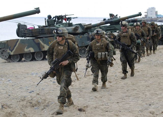  Thủy quân lục chiến Mỹ tham gia diễn tập với quân đội Hàn Quốc. (Ảnh: Reuters)