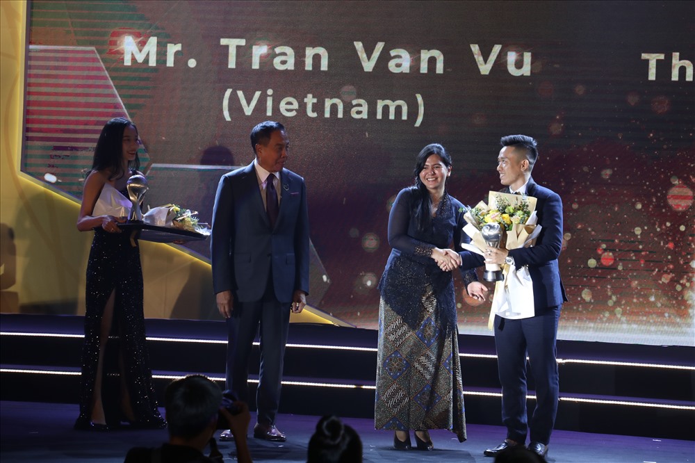  Chân sút Trần Văn Vũ giành giải cầu thủ Futsal của năm. Đây là giải thưởng xứng đáng cho những cống hiến của cầu thủ 29 tuổi trong những năm qua.