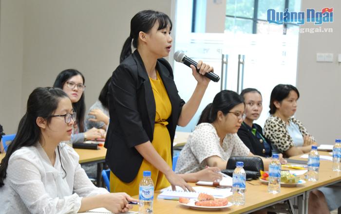 Đại diện doanh nghiệp phản ánh những vướng mắc tại buổi đối thoại giữa cơ quan thuế với doanh nghiệp FDI tại KCN VSIP Quảng Ngãi.