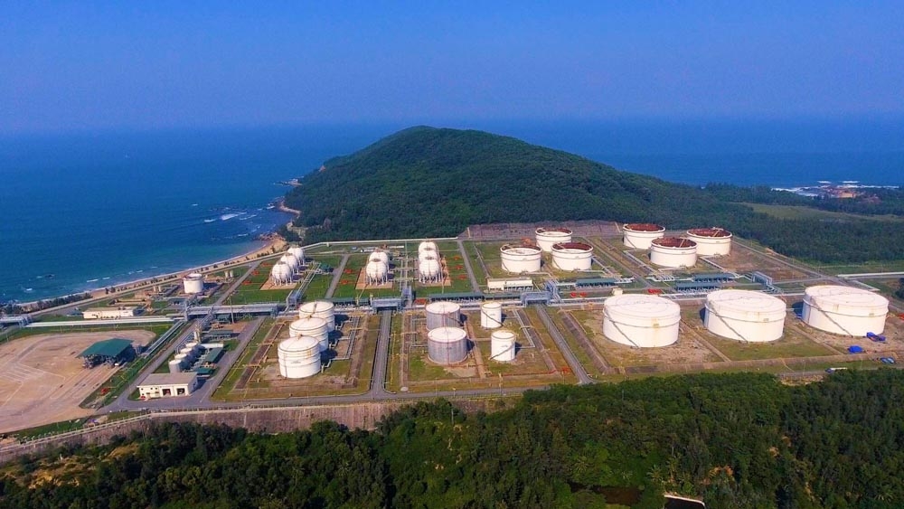Bể chứa sản phẩm Nhà máy lọc dầu Dung Quất (ảnh internet)