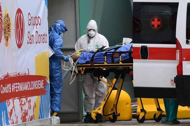 Ít nhất 100 bác sĩ Italia đã thiệt mạng vì Covid-19 (Ảnh minh họa: Reuters)