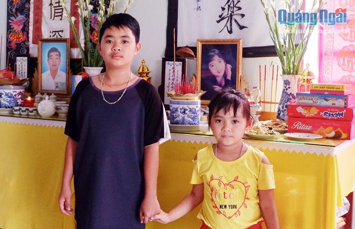  Hai anh em Trương Tấn Phong và Trương Thị Ánh Hường bây giờ chịu cảnh mồ côi.