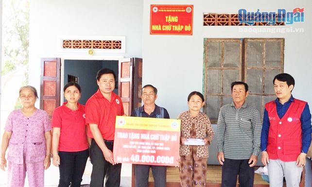 Trong Tháng Nhân đạo 2020, Hội Chữ thập đỏ tỉnh hỗ trợ xây dựng 7 nhà nhân ái cho người nghèo.