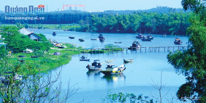 Khung cảnh sông quê Bình Dương (Bình Sơn) qua góc máy của Nguyễn Hiền.  Ảnh: Nguyễn Hiền
