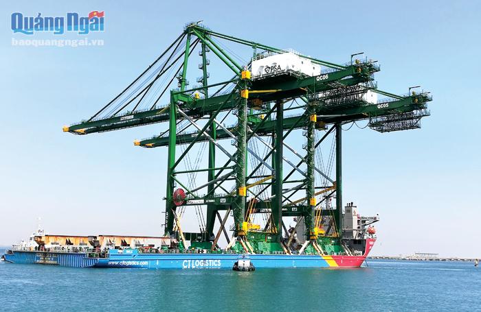 Hệ thống cảng tại Khu kinh tế Dung Quất từng bước được đầu tư nâng cấp, mở rộng.        Ảnh: PV