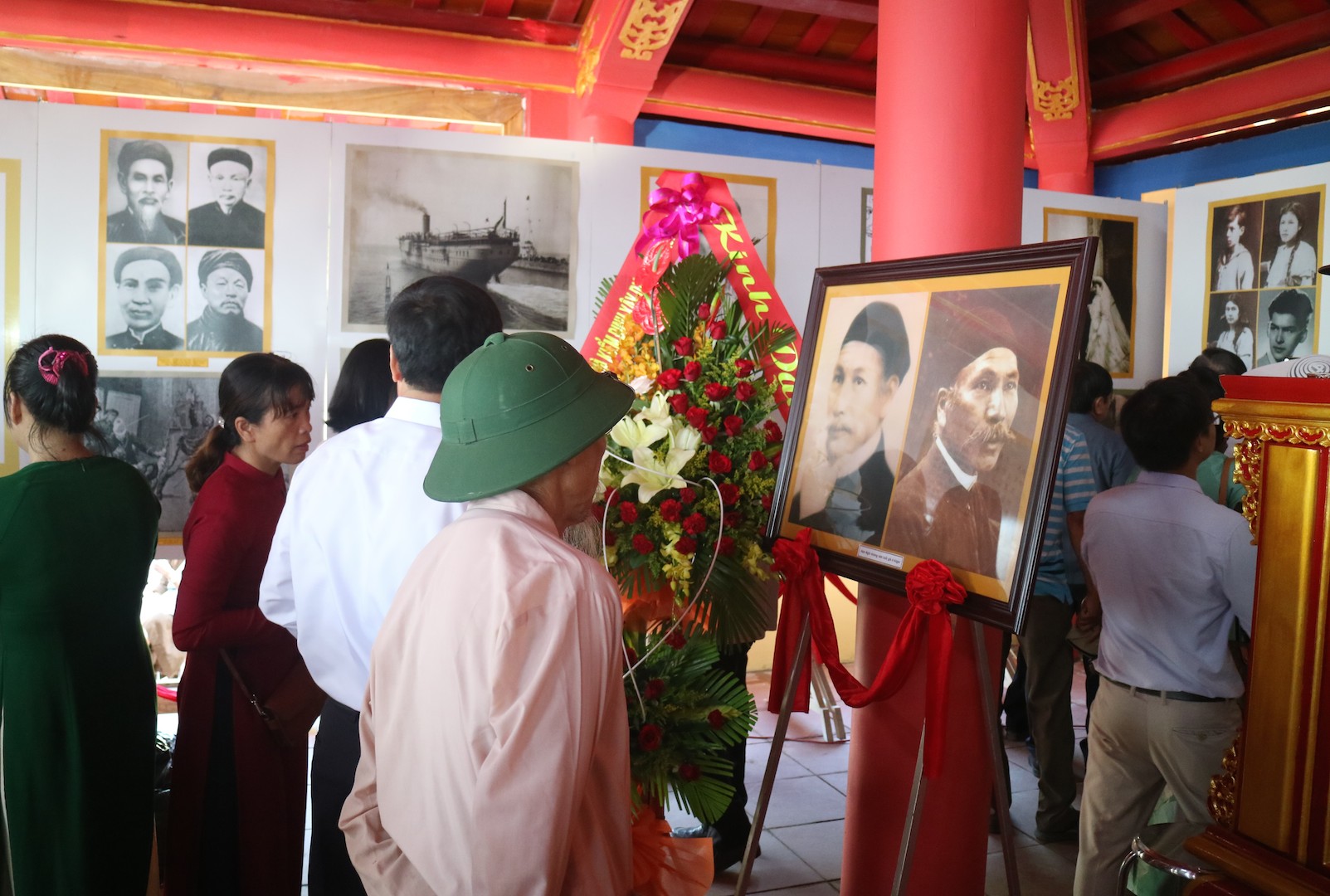 Các hiện vật, tài liệu về Vua Hàm Nghi được trưng bày trong Đền thờ. Ảnh: VGP/Minh Trang