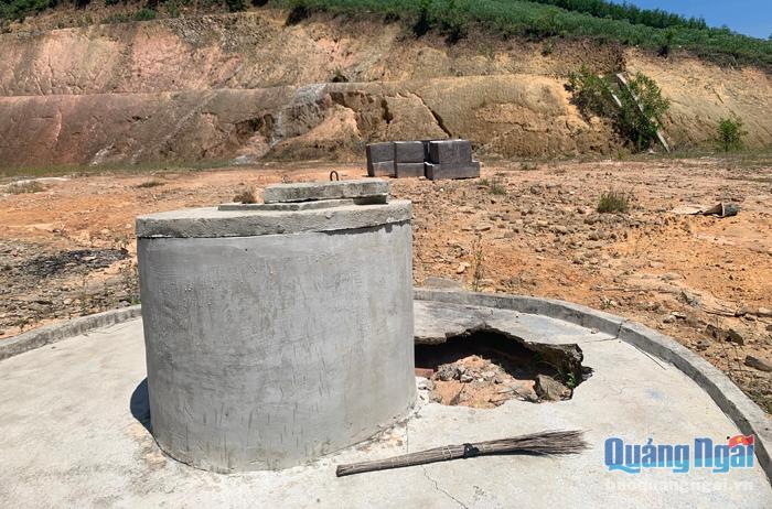 Giếng nước trong khu tái định cư Đồng Tranh, xã Long Mai (Minh Long) chưa đưa vào sử dụng đã hư hỏng.