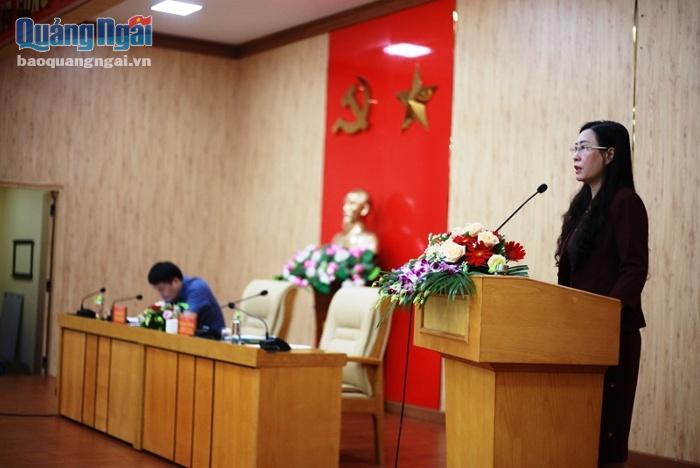 Ủy viên dự khuyết BCH Trung ương Đảng, Bí thư Tỉnh ủy, Chủ tịch HĐND tỉnh Bùi Thị Quỳnh Vân phát biểu kết luận tại cuộc họp.