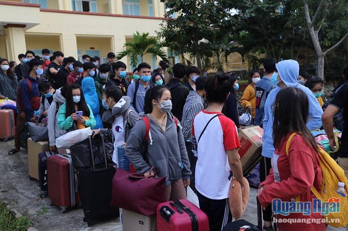 Các lưu học sinh Lào sau khi được đón trở lại Quảng Ngãi, sẽ tiếp tục tham gia chương trình học tập tại các trường Đại học trên địa bàn tỉnh