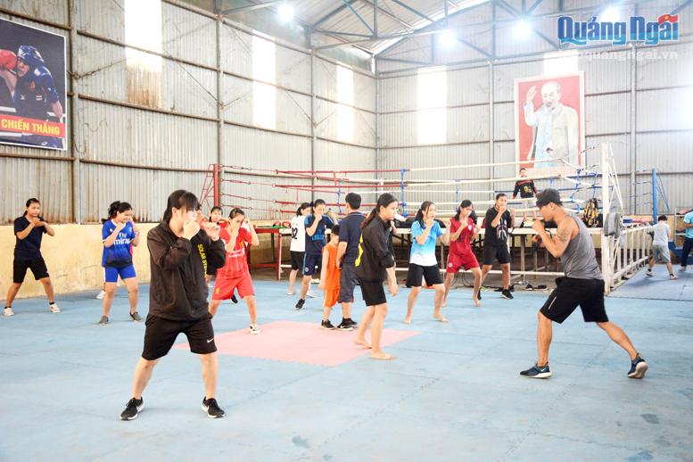 Các VĐV tập luyện các môn võ ở Trung tâm Huấn luyện và Thi đấu thể dục thể thao tỉnh.