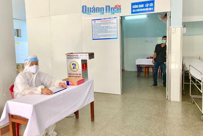 Khu vực khám cấp cứu riêng cho các trường hợp nghi nhiễm, có yếu tố dịch tễ cao tại Bệnh viện Đa khoa tỉnh Quảng Ngãi