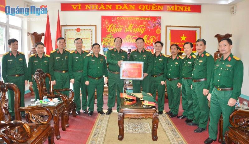 Thượng tướng Trần Quang Phương chúc Tết tại Bộ CHQS tỉnh