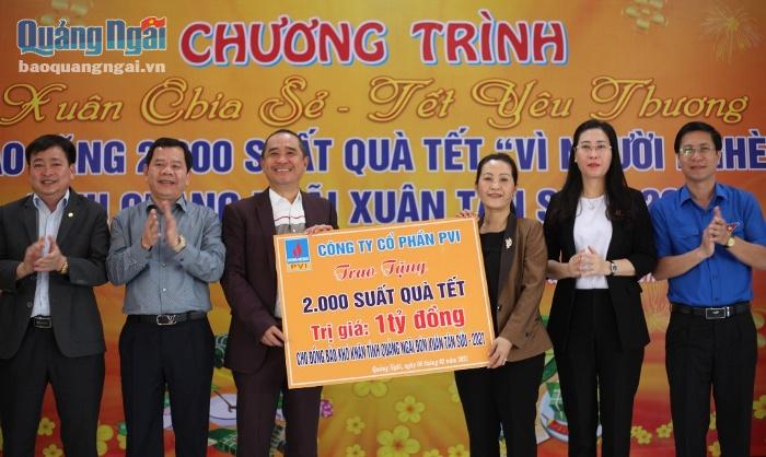 Công ty CP PVI trao tặng 2.000 suất quà Tết “Vì người nghèo” cho tỉnh Quảng Ngãi.