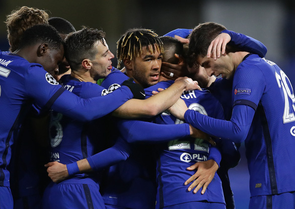 Niềm vui của các cầu thủ Chelsea sau khi ghi bàn vào lưới Atletico Madrid - Ảnh: REUTERS