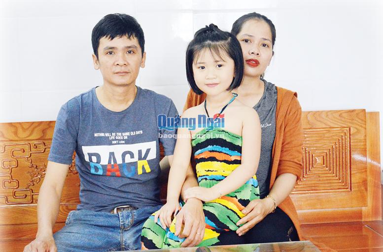 Sau sáu năm điều trị hiếm muộn, vợ chồng anh Hùng, chị Trâm cũng sinh được con gái đầu lòng.               ẢNH: NV