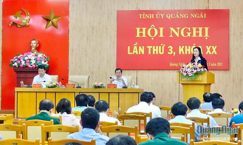 Ủy viên Trung ương Đảng, Bí thư Tỉnh ủy, Chủ tịch HĐND tỉnh Bùi Thị Quỳnh Vân phát biểu khai mạc hội nghị