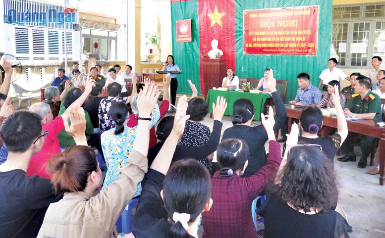 Cử tri tổ dân phố 1, phường Nguyễn Nghiêm (TP.Quảng Ngãi) biểu quyết tín nhiệm đối với các ứng cử viên đại biểu Quốc hội khóa XV và đại biểu HĐND các cấp, nhiệm kỳ 2021 - 2026.
