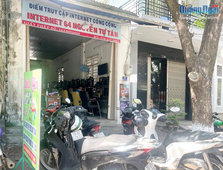 Một quán Internet trên đường Nguyễn Tự Tân vẫn mở cửa phục vụ khách trong sáng 4.5  