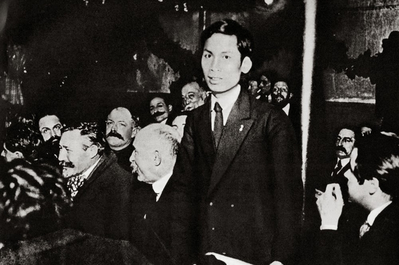 Nguyễn Ái Quốc tại Đại hội lần thứ XVIII của Đảng Xã hội Pháp ở Tua (tháng 12.1920). Ảnh T.L 
