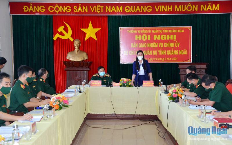 Ủy viên Trung ương Đảng, Bí thư Tỉnh ủy, Chủ tịch HĐND tỉnh, Bí thư Đảng ủy Quân sự tỉnh Bùi Thị Quỳnh Vân phát biểu tại hội nghị