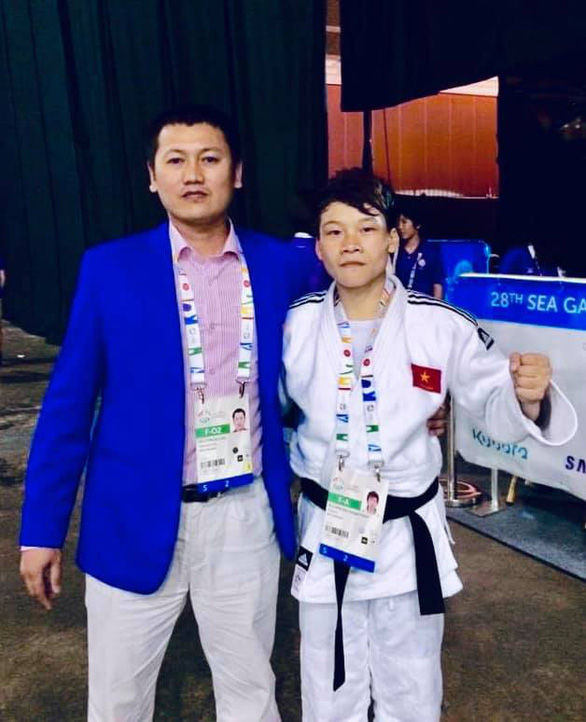 Võ sĩ judo Nguyễn Thị Thanh Thủy (phải) giành được vé vào giờ chót để đến Olympic Tokyo - Ảnh: HỮU AN