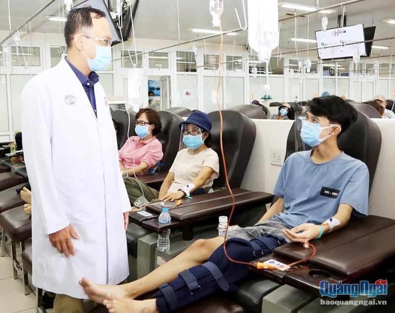 Duy đang điều trị tại Bệnh viện Chợ Rẫy (TP.Hồ Chí Minh).