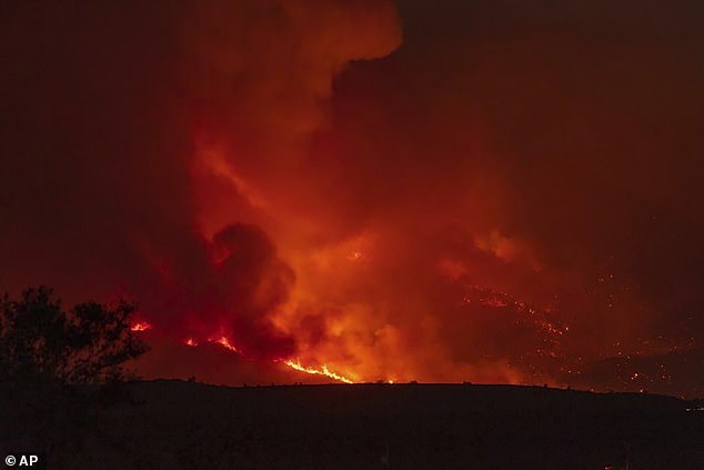 Cháy rừng bùng lên vào ngày 9-7. Ảnh: AP
