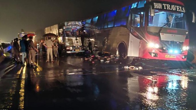 Vụ tai nạn xảy ra tối 27-7. Ảnh: India Today TV