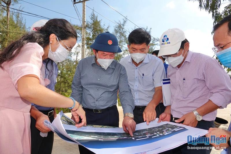 Chủ tịch UBND tỉnh Đặng Văn Minh kiểm tra dự án Đường ven biển Dung Quất- Sa Huỳnh