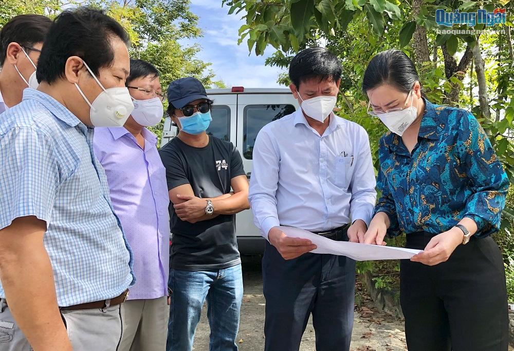 Bí thư Tỉnh ủy Bùi Thị Quỳnh Vân kiểm tra công tác phòng, chống dịch tại huyện Bình Sơn