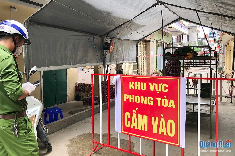 Chốt phong tỏa một cụm dân cư vì có ca Covid-19 tại xã Nghĩa An, TP.Quảng Ngãi