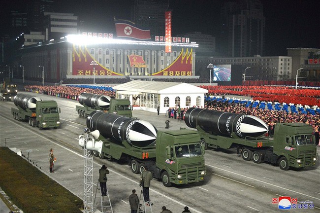 Tên lửa đạn đạo phóng từ tàu ngầm được trưng bày trong lễ duyệt binh của Triều Tiên vào tháng 1. (Ảnh: KCNA)