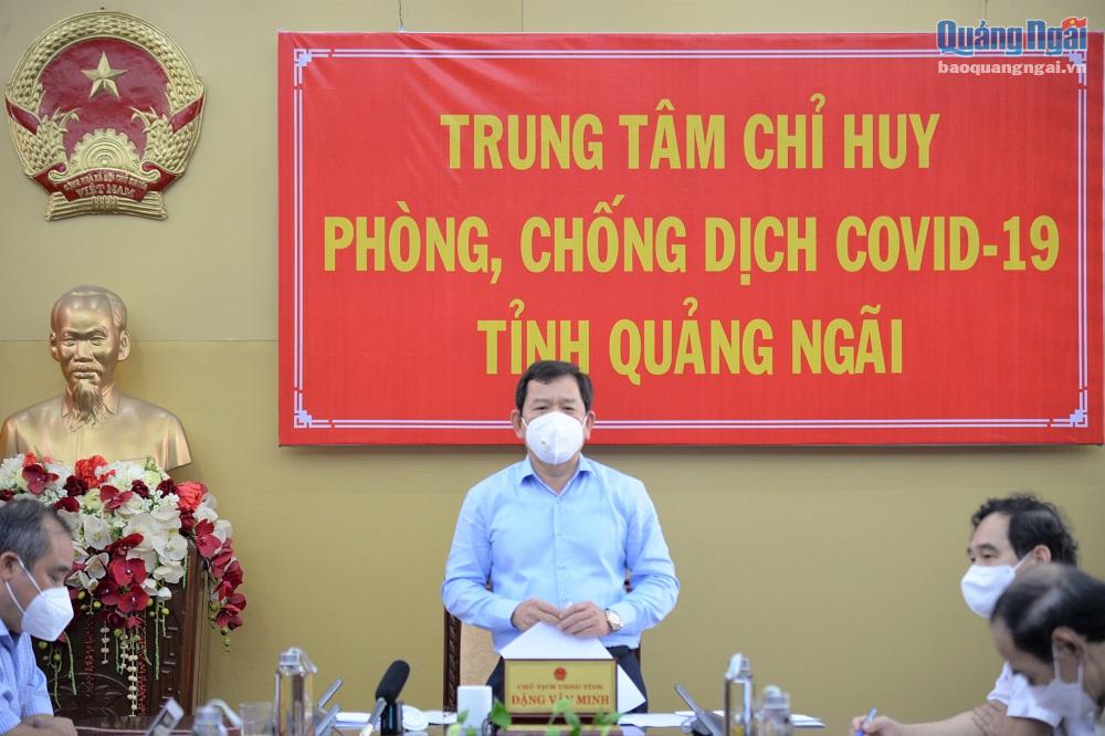 Chủ tịch UBND tỉnh, Chỉ huy trưởng Trung tâm Chỉ huy Phòng, chống dịch Covid-19 tỉnh Đặng Văn Minh phát biểu chỉ đạo tại cuộc họp