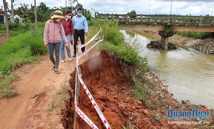 Đoạn kênh chính Nam đi qua thôn An Tân, xã Hành Dũng (Nghĩa Hành) bị sạt lở
