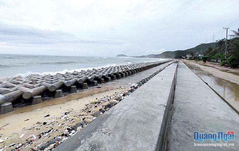 Công trình kè chống sạt lở bờ biển Sa Huỳnh (TX.Đức Phổ) đã hoàn thành đúng tiến độ. 