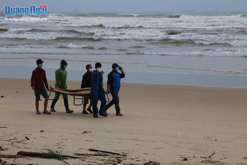 Thi thể các nạn nhân được tìm thấy tại khu vực biển xã Tam Nghĩa, huyện Núi Thành, tỉnh Quảng Nam