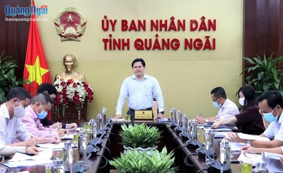 Phó Chủ tịch UBND tỉnh Trần Phước Hiền phát biểu chỉ đạo tại cuộc họp
