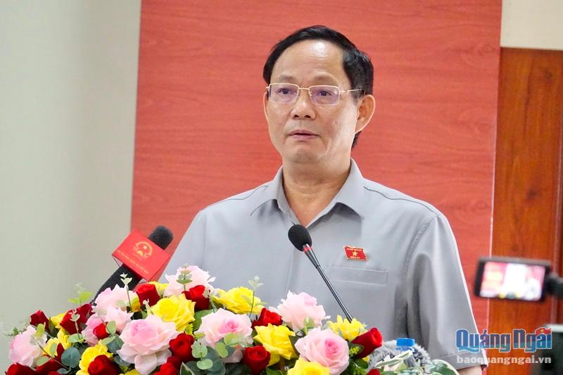 Phó Chủ tịch Quốc hội Trần Quang Phương phát biểu tại hội nghị tiếp xúc cử tri